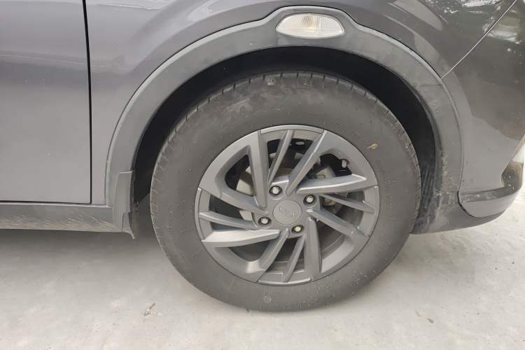 Used NETA V 2021 Standard Range Entertainment Edition Right Front Wheel Hub