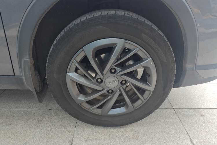 Used NETA V 2021 Standard Range Entertainment Version – Upgraded Model Right Front Wheel Hub