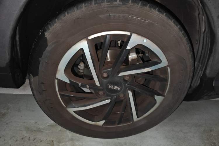 Used NETA V 2021 Long-Range Entertainment Edition Right Front Wheel Hub