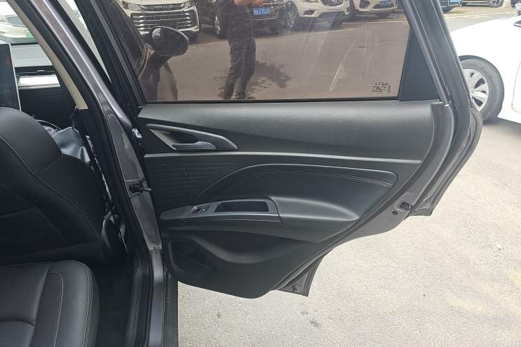 Used NETA V 2021 Long-Range Entertainment Edition Upgrade Model Right Rear Door Interior