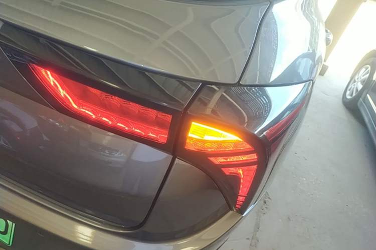 Used NETA V 2021 Standard Range Entertainment Version – Upgraded Model Right Rear Taillight