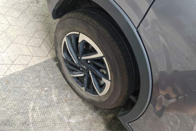 Used NETA V 2021 Long-Range Entertainment Edition Upgrade Model Right Rear Wheel Hub