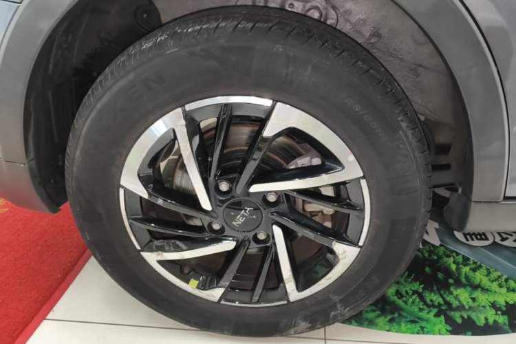 Used NETA V 2021 Long-Range Entertainment Edition Upgrade Model Right Rear Wheel Hub