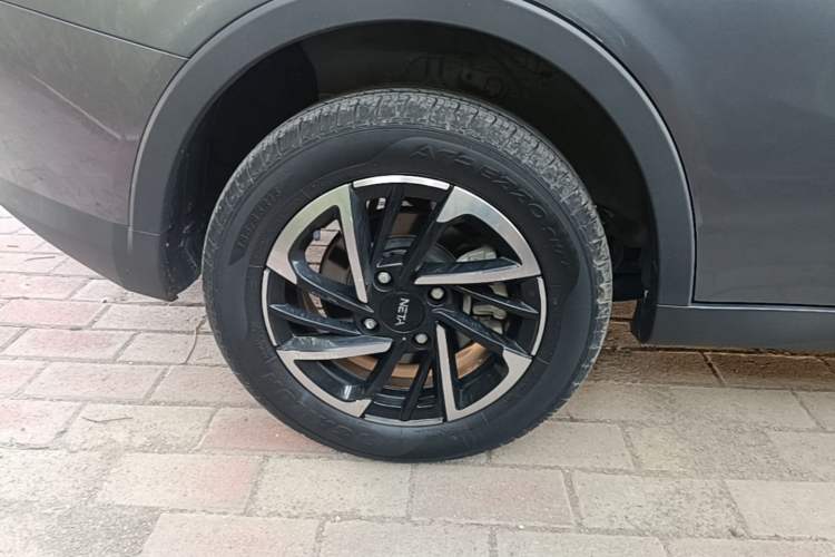 Used NETA V 2021 Long-Range Entertainment Edition Right Rear Wheel Hub