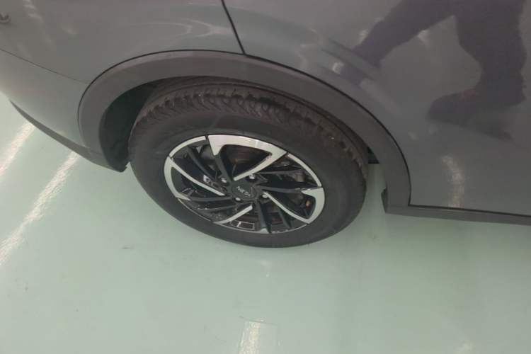 Used NETA V 2021 Long-Range Entertainment Edition Upgrade Model Right Rear Wheel Hub