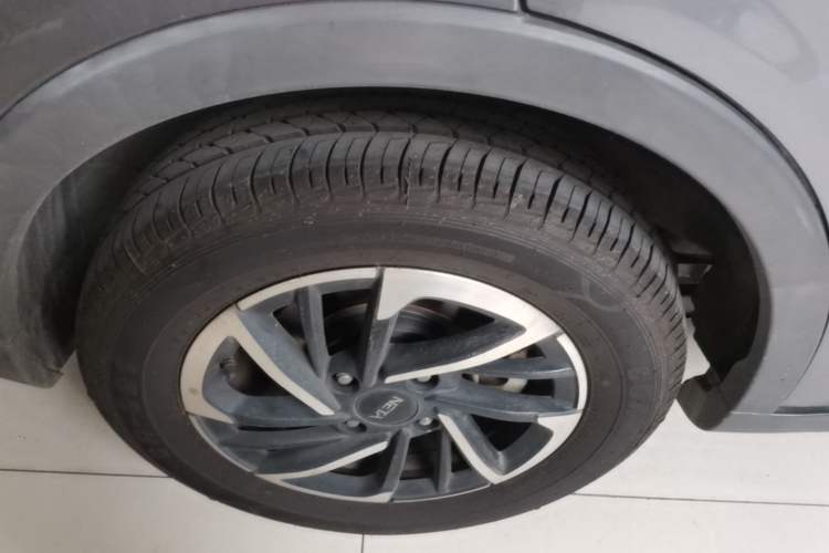Used NETA V 2021 Long-Range Entertainment Edition Upgrade Model Right Rear Wheel Hub