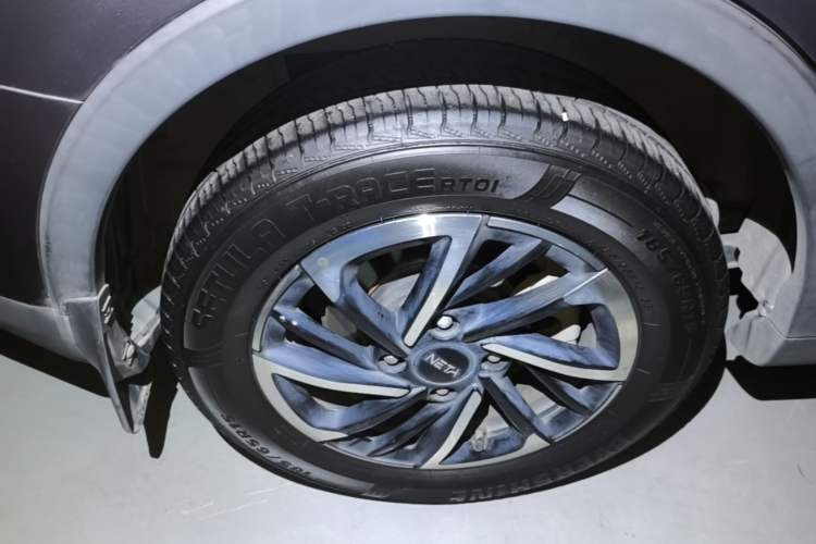Used NETA V 2021 Long-Range Entertainment Edition Upgrade Model Right Rear Wheel Hub