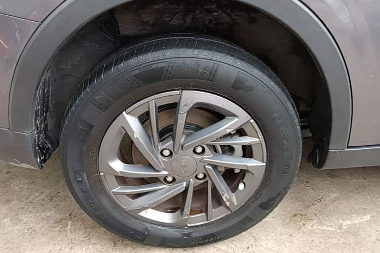 Used NETA V 2021 Standard Range Entertainment Version – Upgraded Model Right Rear Wheel Hub