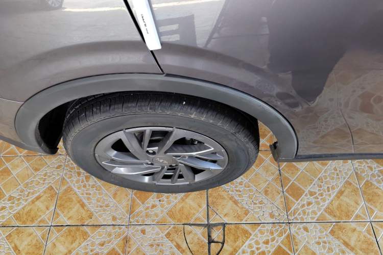 Used NETA V 2021 Standard Range Entertainment Version – Upgraded Model Right Rear Wheel Hub