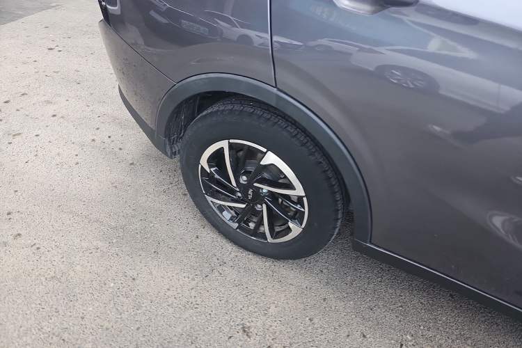 Used NETA V 2021 Long-Range Entertainment Edition Upgrade Model Right Rear Wheel Hub
