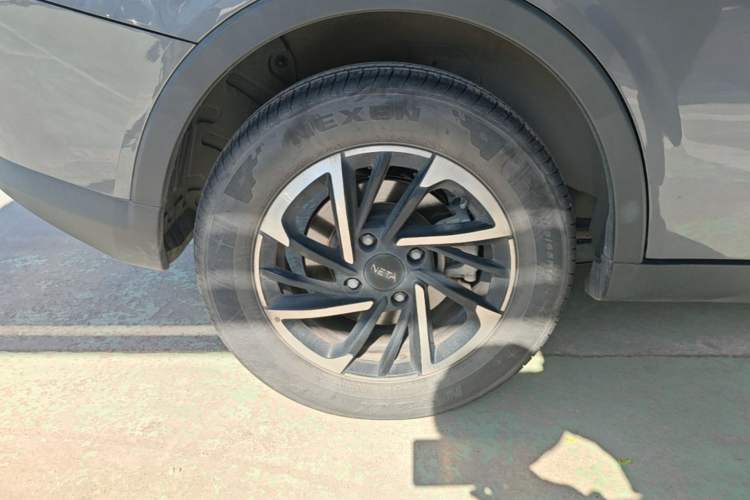 Used NETA V 2021 Long-Range Entertainment Edition Upgrade Model Right Rear Wheel Hub