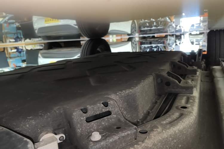 Used NETA V 2021 Long-Range Entertainment Edition Upgrade Model Right Side Sill