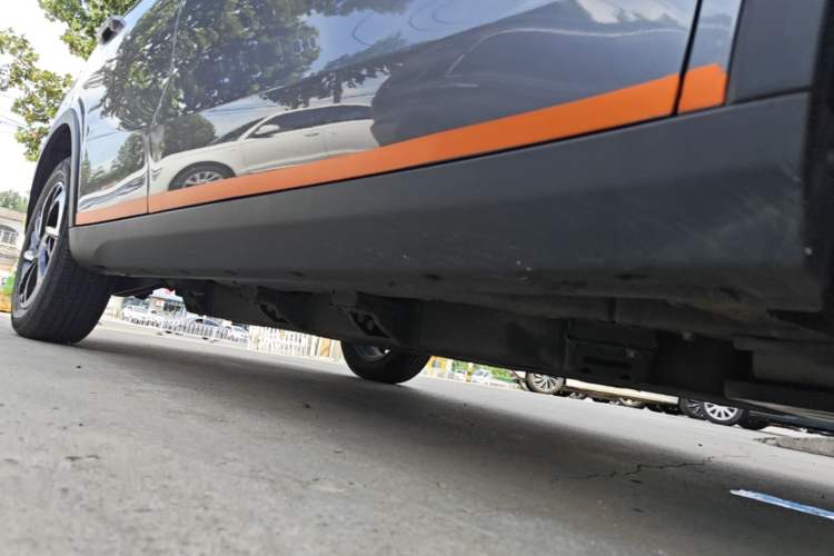 Used NETA V 2021 Long-Range Entertainment Edition Upgrade Model Right Side Sill