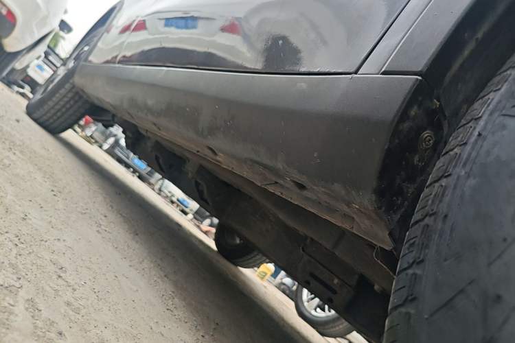 Used NETA V 2021 Long-Range Entertainment Edition Upgrade Model Right Side Sill
