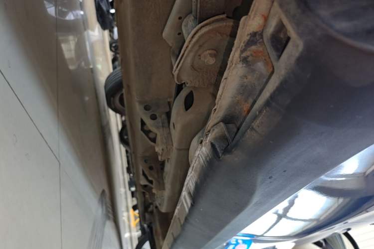 Used NETA V 2021 Long-Range Entertainment Edition Right Side Sill