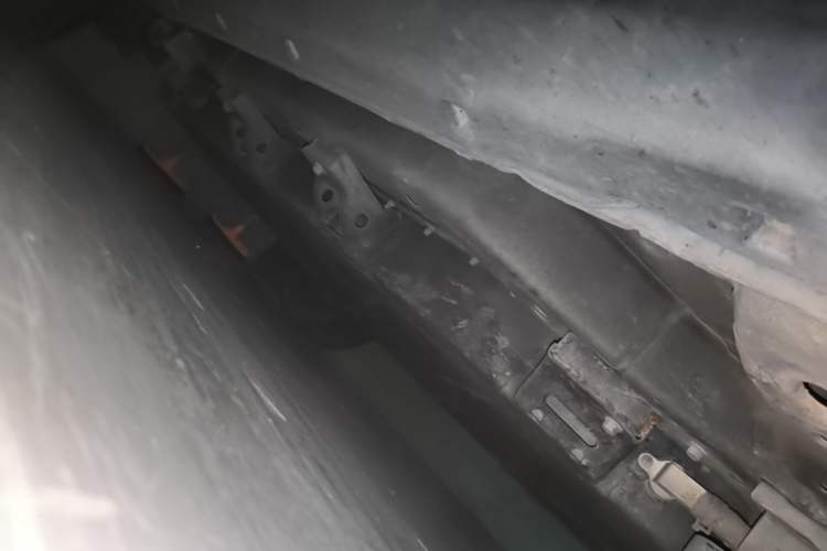 Used NETA V 2021 Long-Range Entertainment Edition Upgrade Model Right Side Sill