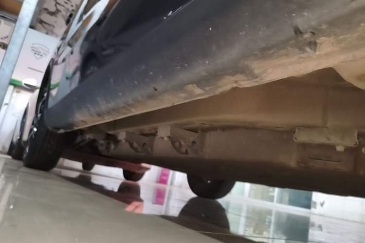 Used NETA V 2021 Long-Range Entertainment Edition Right Side Sill