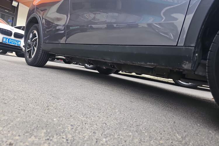 Used NETA V 2021 Long-Range Entertainment Edition Upgrade Model Right Side Sill
