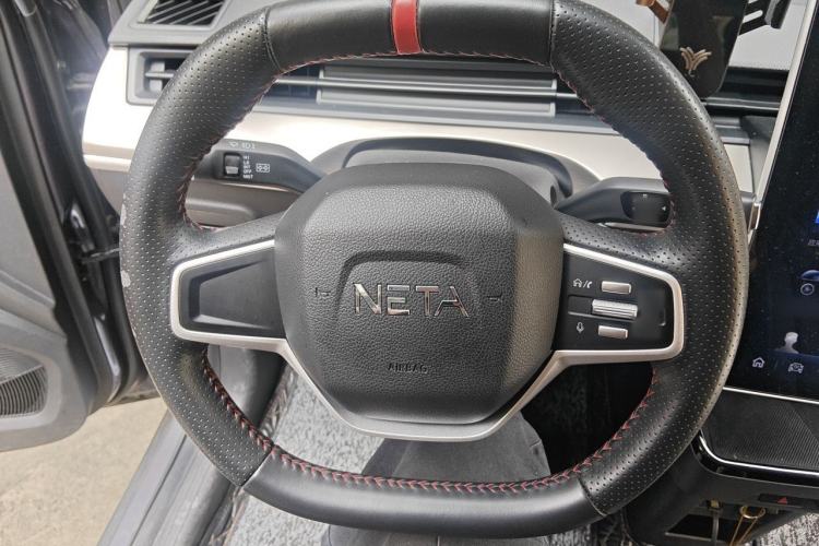 Used NETA V 2021 Standard Range Entertainment Version – Upgraded Model Steering Wheel