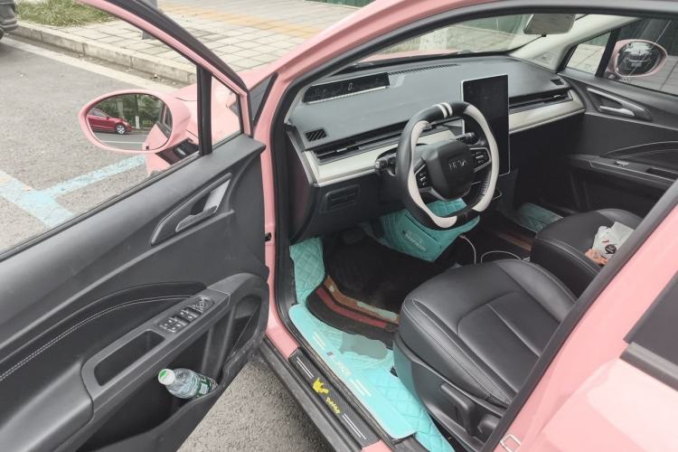 Used NETA V 2021 Long-Range Entertainment Edition Upgrade Model Driver Seat