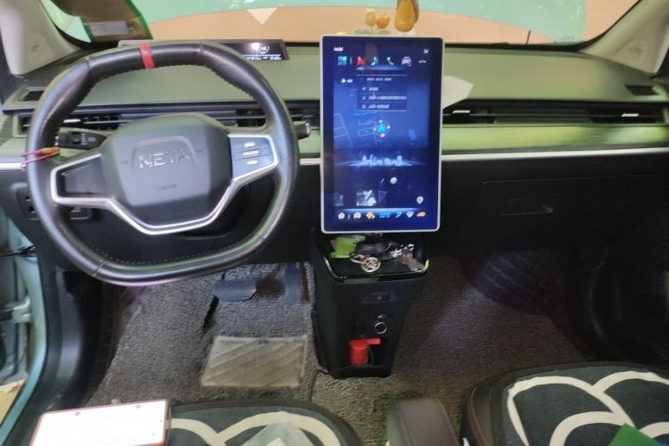 Used NETA V 2021 Standard Range Entertainment Version – Upgraded Model Center Console
