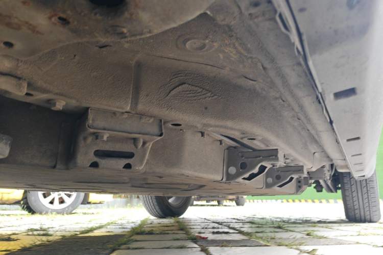 Used NETA V 2021 Long-Range Entertainment Edition Upgrade Model Chassis Front Left