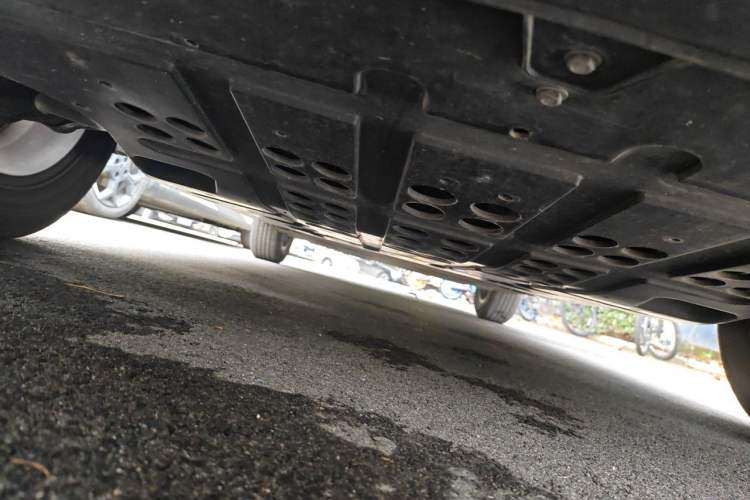 Used NETA V 2021 Long-Range Entertainment Edition Upgrade Model Chassis Front