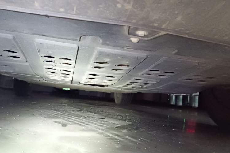 Used NETA V 2021 Long-Range Entertainment Edition Upgrade Model Chassis Front