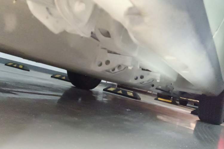 Used NETA V 2021 Long-Range Entertainment Edition Upgrade Model Chassis Rear Right