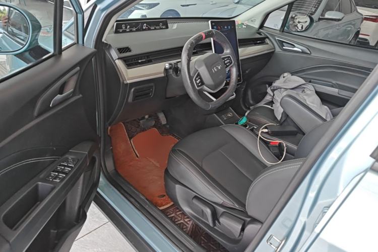 Used NETA V 2021 Long-Range Entertainment Edition Upgrade Model Driver Seat