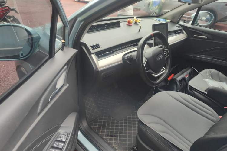 Used NETA V 2021 Standard Range Entertainment Version – Upgraded Model Driver Seat