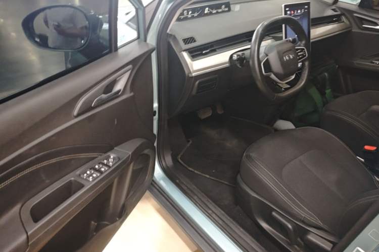 Used NETA V 2021 Standard Range Entertainment Version – Upgraded Model Driver Seat