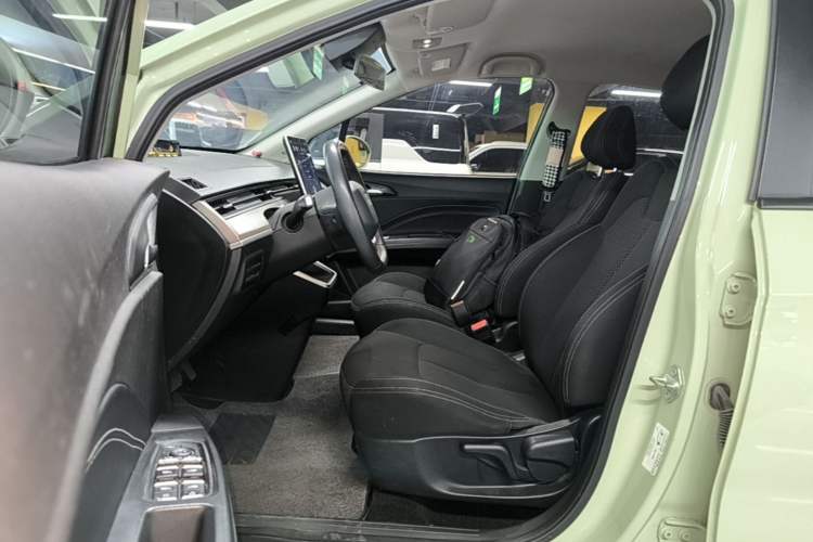 Used NETA V 2021 Standard Range Entertainment Version – Upgraded Model Driver Seat