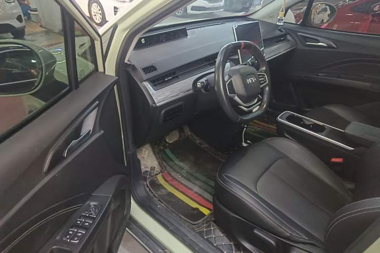 Used NETA V 2021 Standard Range Entertainment Version – Upgraded Model Driver Seat