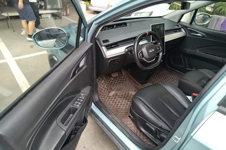 Used NETA V 2021 Long-Range Entertainment Edition Upgrade Model Driver Seat
