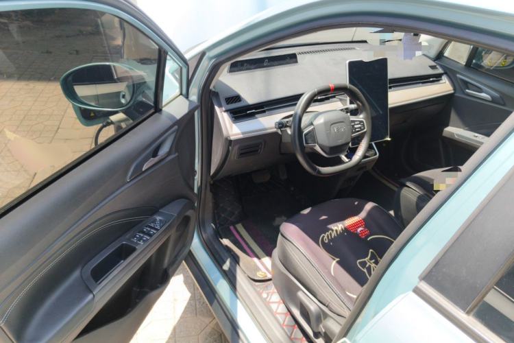 Used NETA V 2021 Standard Range Entertainment Version – Upgraded Model Driver Seat