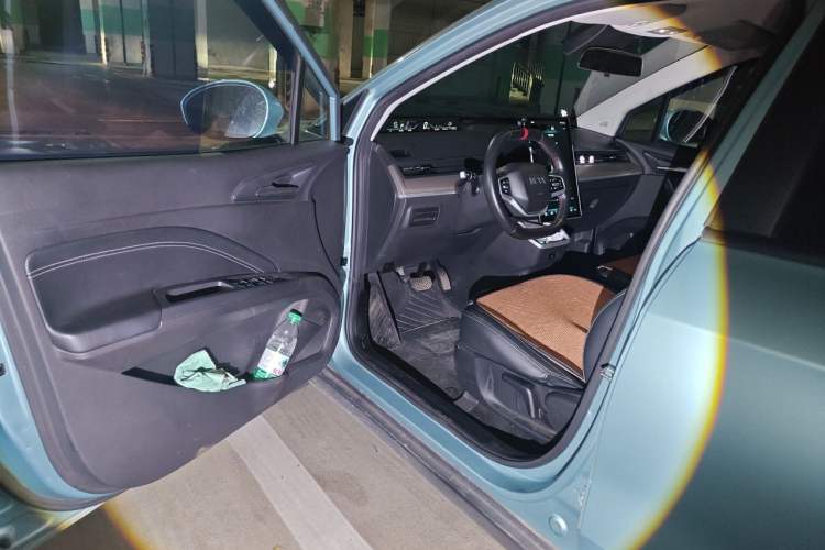 Used NETA V 2021 Long-Range Entertainment Edition Upgrade Model Driver Seat