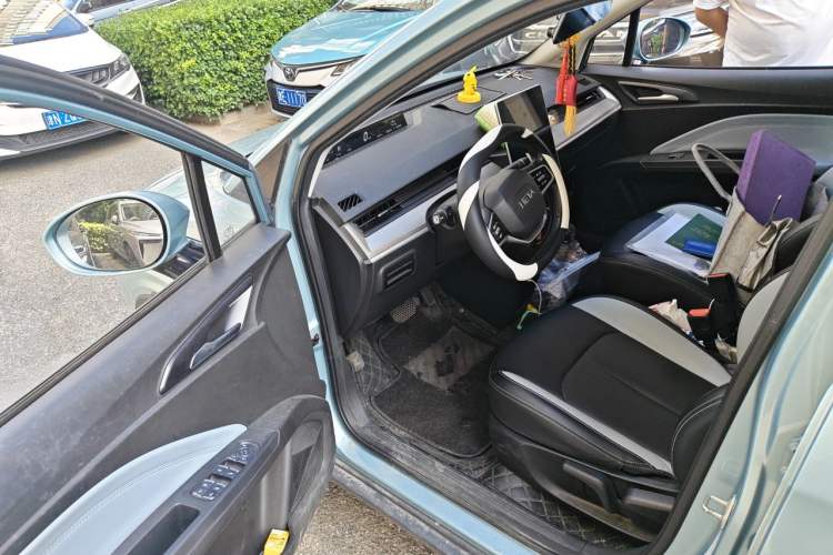 Used NETA V 2021 Long-Range Entertainment Edition Driver Seat