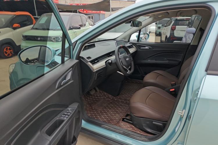 Used NETA V 2021 Standard Range Entertainment Version – Upgraded Model Driver Seat