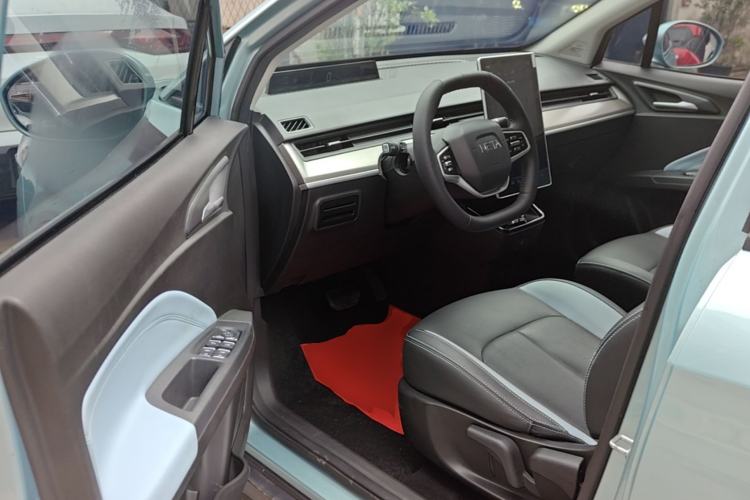 Used NETA V 2021 Long-Range Entertainment Edition Upgrade Model Driver Seat