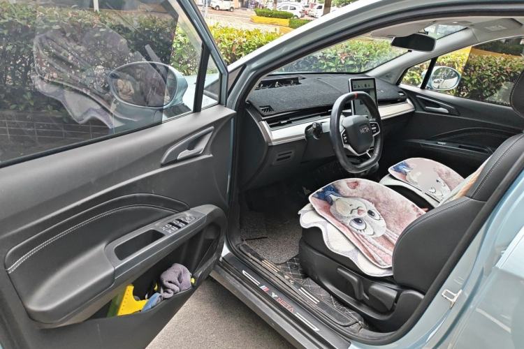Used NETA V 2021 Long-Range Entertainment Edition Upgrade Model Driver Seat