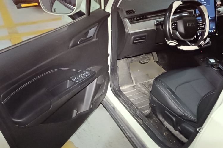 Used NETA V 2021 Long-Range Entertainment Edition Upgrade Model Driver Seat