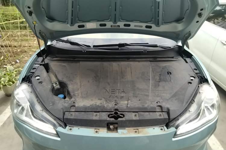 Used NETA V 2021 Long-Range Entertainment Edition Upgrade Model Engine Bay