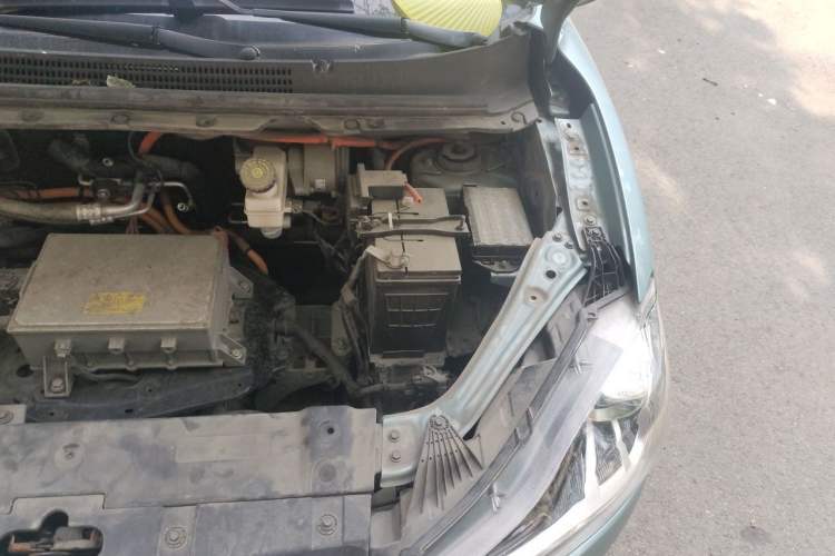 Used NETA V 2021 Long-Range Entertainment Edition Upgrade Model Engine Bay Left