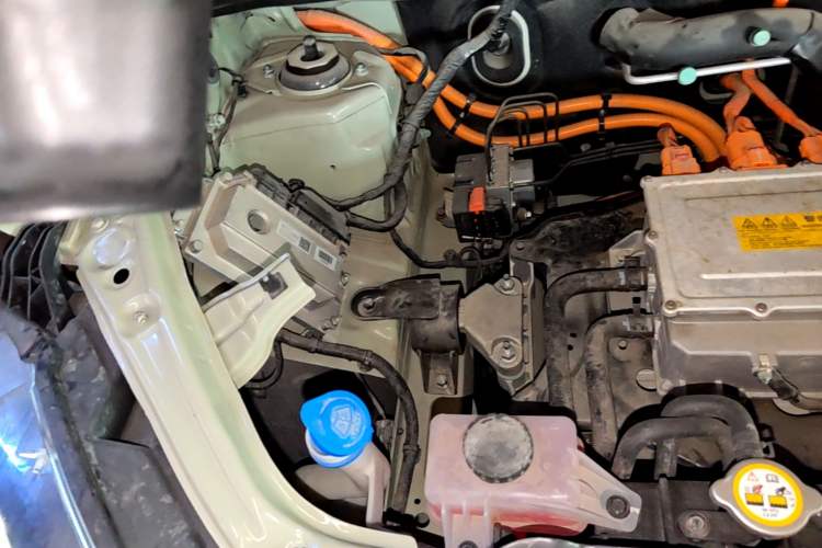 Used NETA V 2021 Standard Range Entertainment Version – Upgraded Model Engine Bay Right