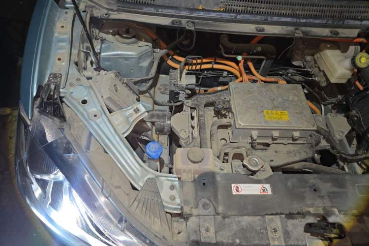 Used NETA V 2021 Long-Range Entertainment Edition Upgrade Model Engine Bay Right