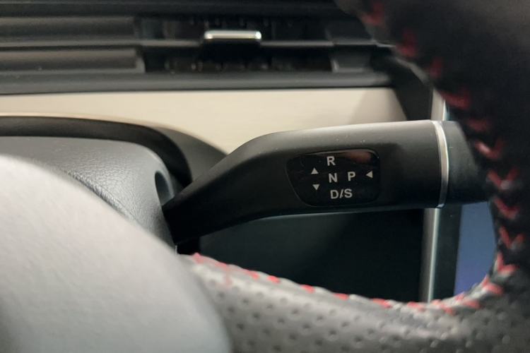 Used NETA V 2021 Standard Range Entertainment Version – Upgraded Model Gear Lever
