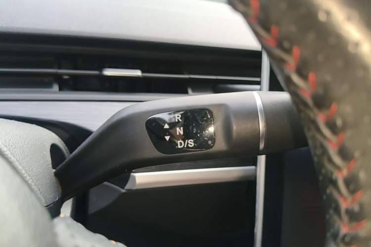 Used NETA V 2021 Standard Range Entertainment Edition Gear Lever