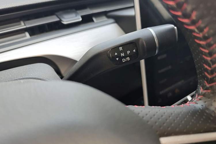 Used NETA V 2021 Standard Range Entertainment Version – Upgraded Model Gear Lever