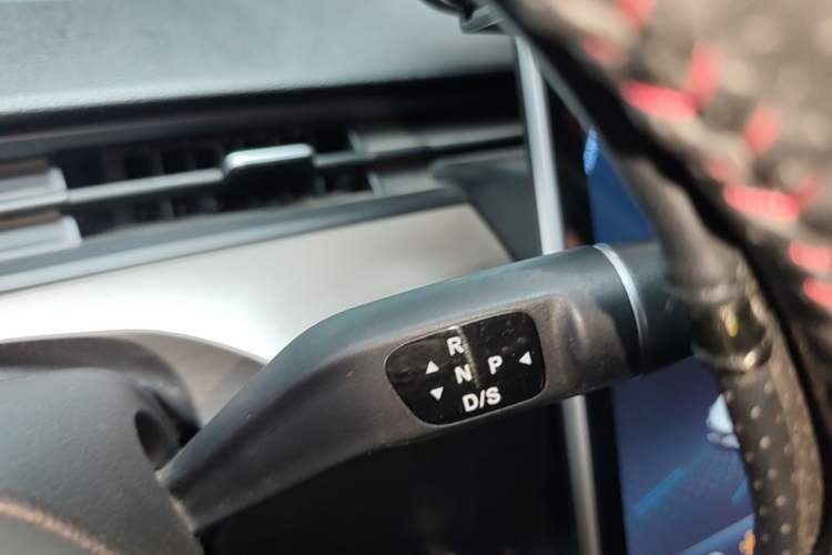 Used NETA V 2021 Long-Range Entertainment Edition Upgrade Model Gear Lever